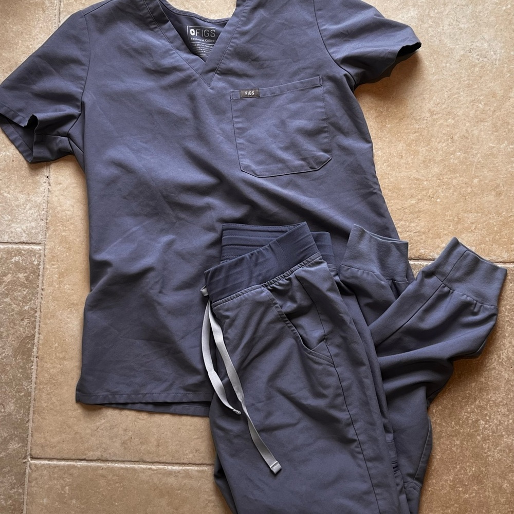 Figs Women’s V-Neck Catarina Scrub Top and Zamora Jogger Set in Vapor Blue